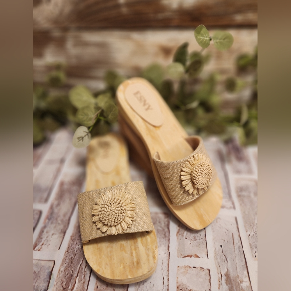 NWOT Esny Raffia Flower Slide Sandals Size 7